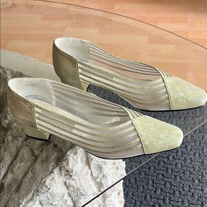 Elegant light green Women's Shoes